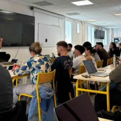 salle d'étudiants à l'école d'ostéopathie Ostéobio Paris 