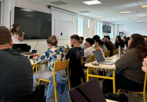 salle d'étudiants à l'école d'ostéopathie Ostéobio Paris 