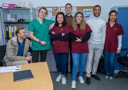 photo des équipes de la clinique interne d'ostéopathie d'ostéobio