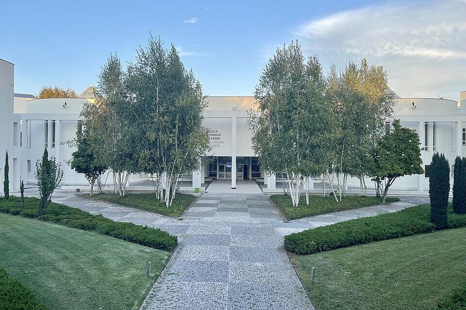 Accueil avec les jardins de École Supérieure de Santé de l’Institut Polytechnique de Porto 